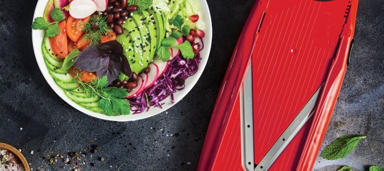 Fruit and vegetable slicers